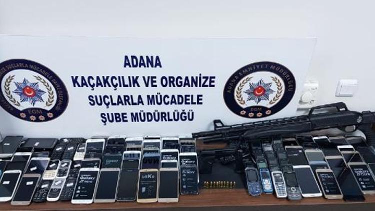 Adanada 50 bin liralık kaçak cep telefonu ele geçirildi