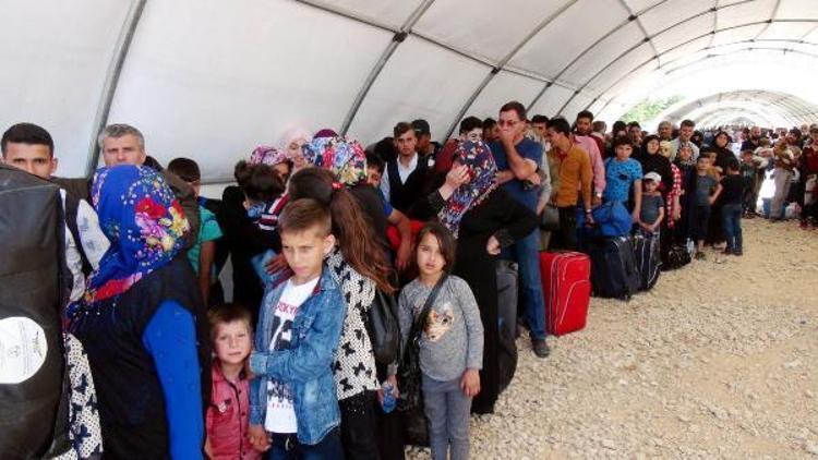 Bayram için 10 bin Suriyeli ülkesine döndü