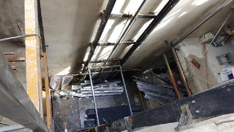 ek fotoğraf//Bakırköyde inşaatta asansör düştü: 4 yaralı