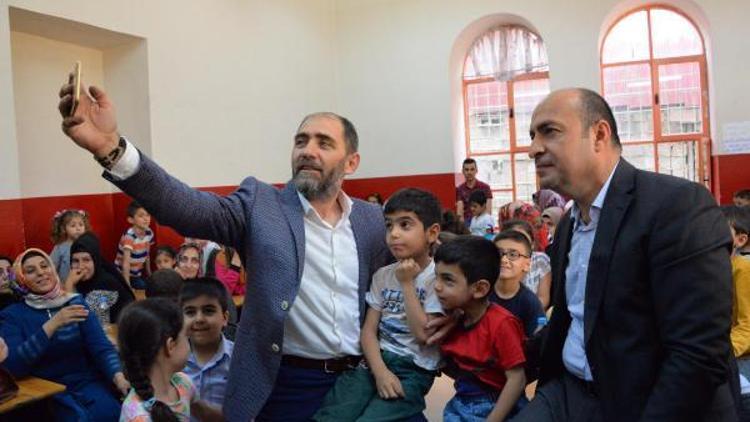 Polis başmüfettişi Sula, Diyarbakırlı çocukları sevindirdi