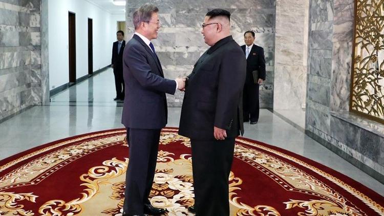 Son dakika Güney ve Kuzey Kore liderlerinden sürpriz buluşma