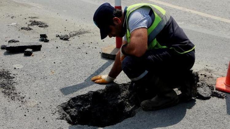 Sarıyerde ana isale borusu patladı, yolda göçük oluştu