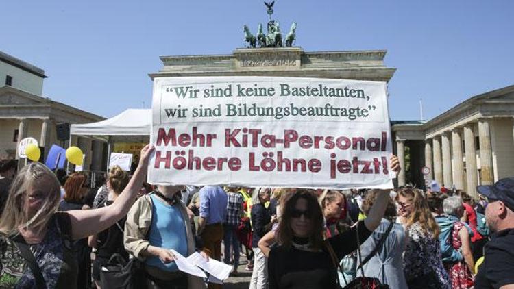 Berlinli binlerce veliden kreş protestosu