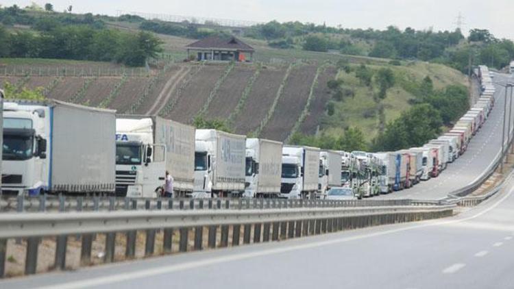 Kapıkule’de 15 kilometrelik tır kuyruğu