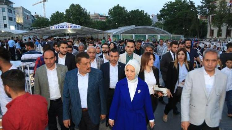 AK Partili Çalık, Battalgazide iftara katıldı
