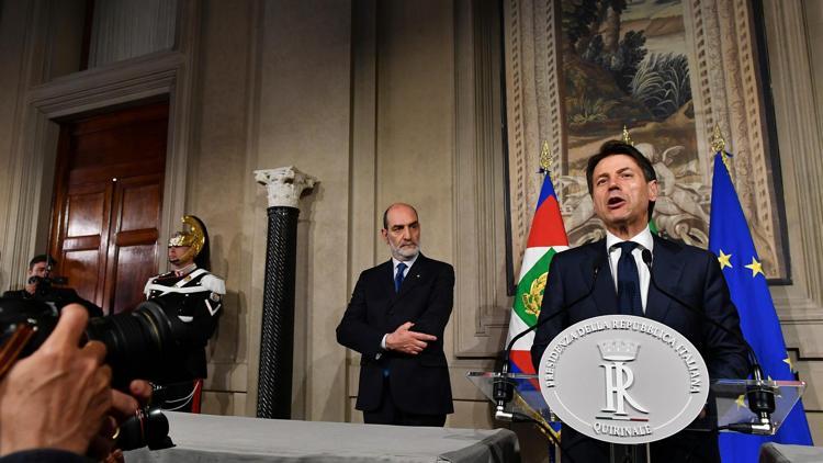 İtalyada kriz Hükümet kurma çalışmaları çöktü...