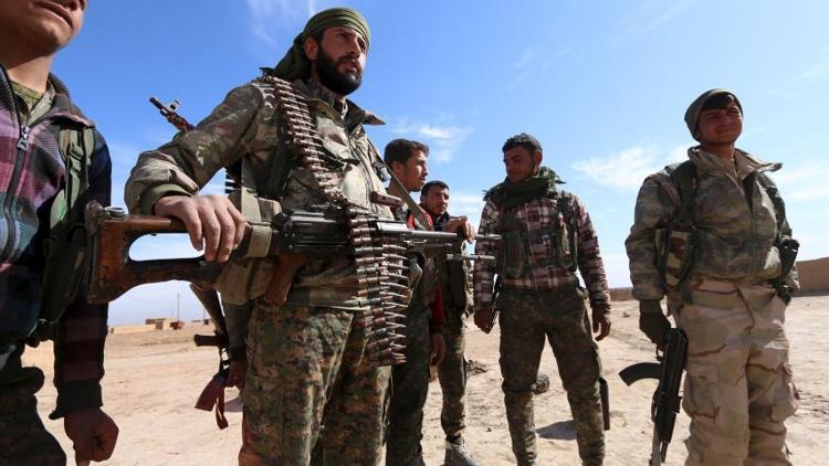Son dakika... Tansiyon çok yüksek Arap gruplar Rakkada terör örgütü YPG ile çatıştı