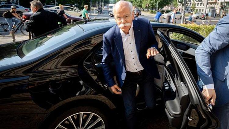 Zetsche, Bakan Scheuer’le skandalı görüşüyor