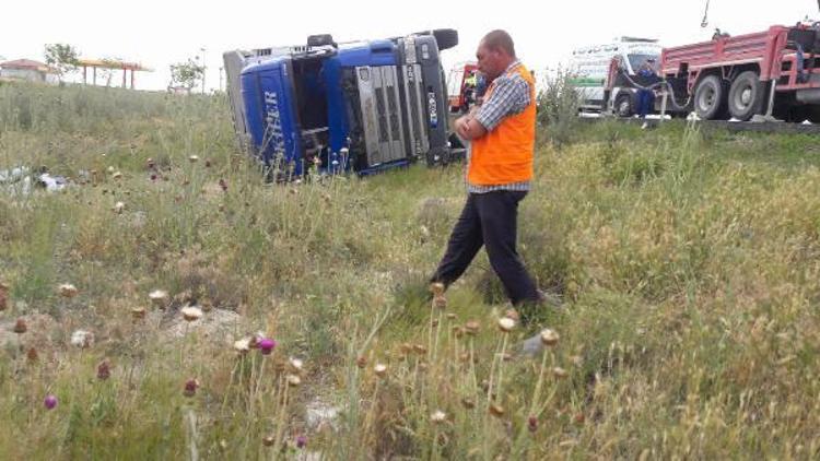 TIR devrildi: 10 yaşındaki çocuk öldü, babası yaralı