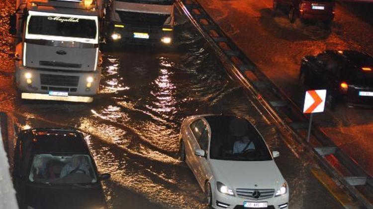 Denizlide sağanak yağış etkili oldu