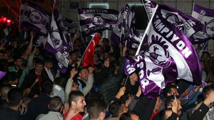 Afjet Afyonspor 1. Lige çıkmayı kutladı