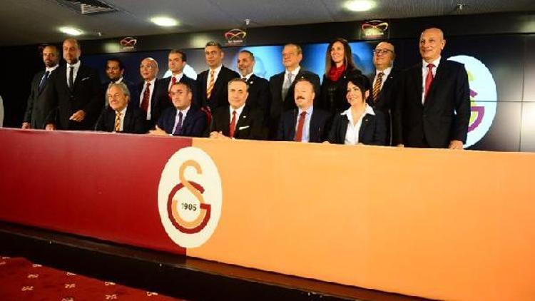 Galatasaray Başkanı Cengiz ve yönetimi mazbatalarını aldı