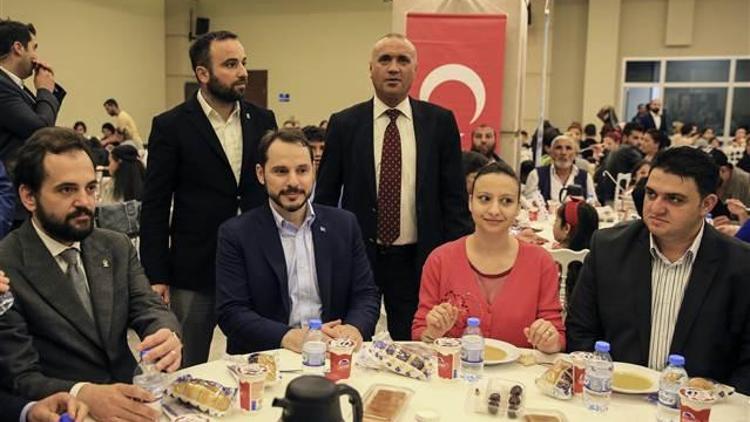 Bakan Albayrak vatandaşlarla bir araya geldi