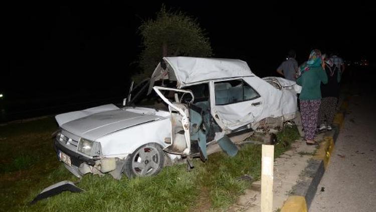 Otobüsle çarpışan otomobilin sürücüsü genç öldü, arkadaşı yaralı