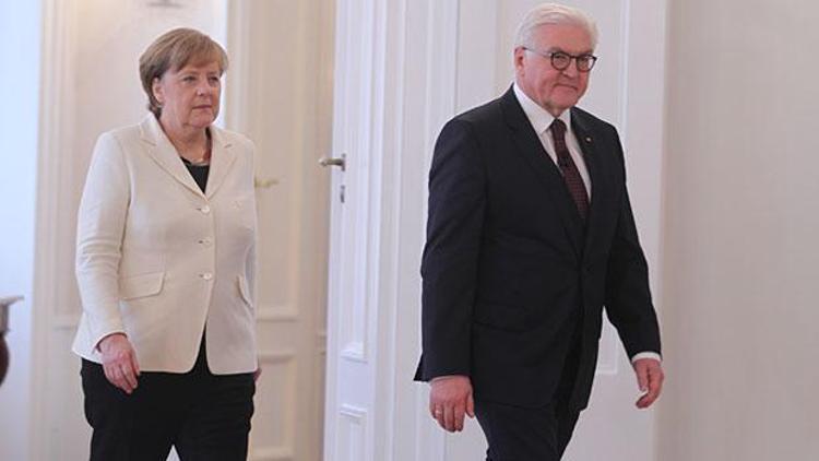 Steinmeier ile Merkel de mi Alman değil