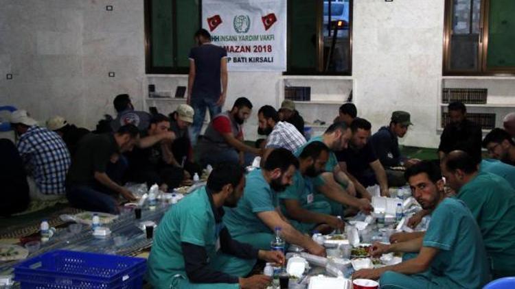 Suriyede sağlık personeline iftar yemeği