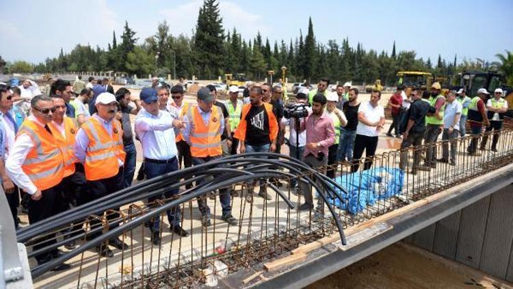 Bakan Elvan, Liman-Hal Kavşağı ile Akbelen Bulvarı çalışmalarını inceledi