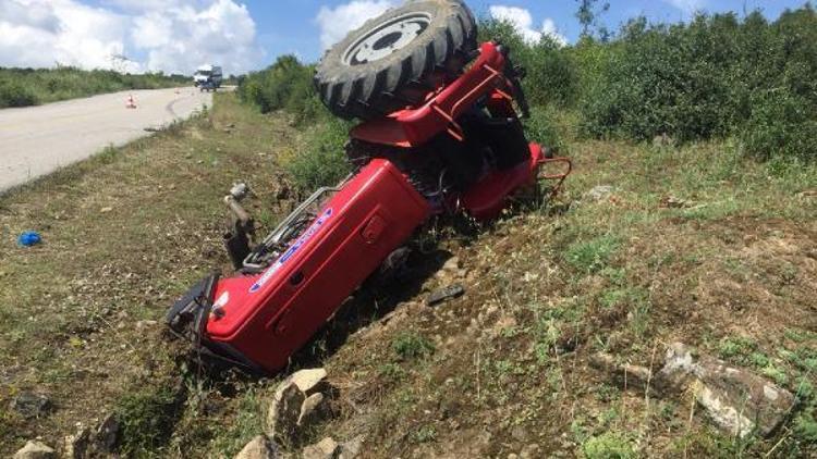 Traktör devrildi; sürücü ve nişanlısı yaralandı