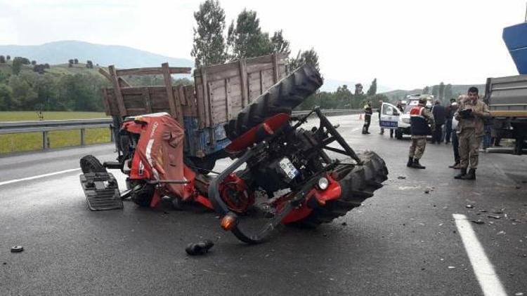 TIRla çarpışan traktörün sürücüsü öldü