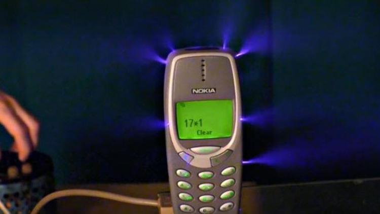 Nokia 3310a bu defa elektrik şoku verdiler