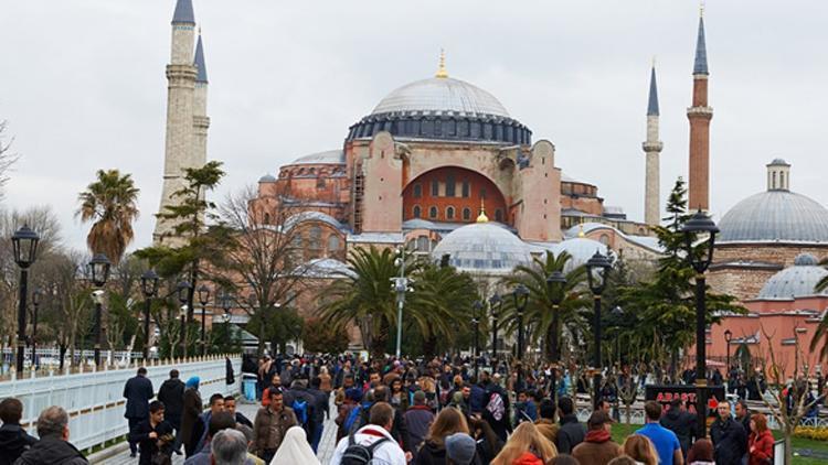 Turizmde yeni dönem: Kaçak acenteler kapanacak