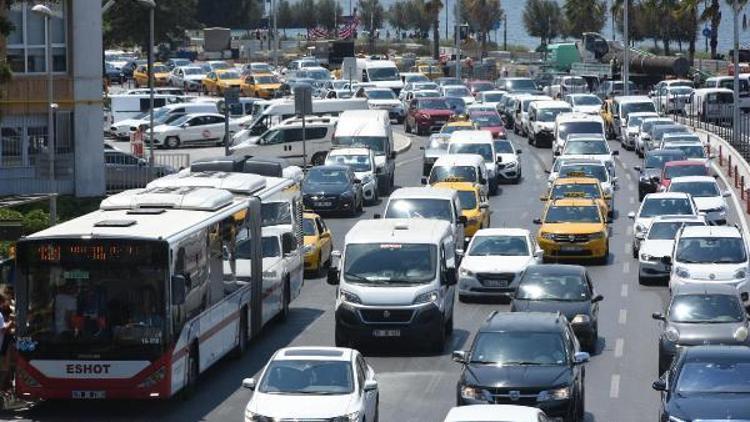 İzmirde trafiğe kayıtlı araç sayısı 1 milyon 371 bin 577 oldu