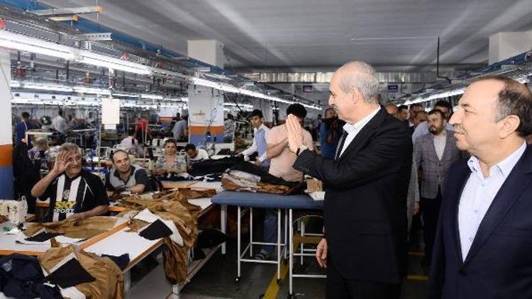 Bakan Kurtulmuş ütü yapıp, dikiş dikti