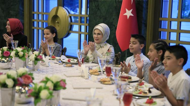 Emine Erdoğandan yetim çocuklara iftar daveti