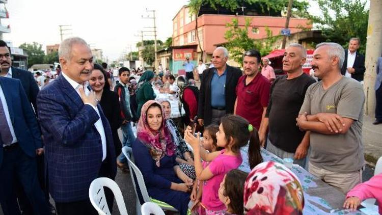 Dördüncü iftar sofrası Çiftlik Yolunda kuruldu