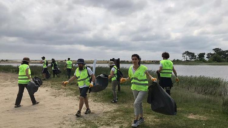 Milli parkta kıyı temizliği gerçekleştirildi