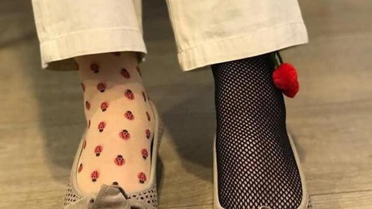 CHPli Biçer, sağlıkçılar için çılgın çoraplar giydi