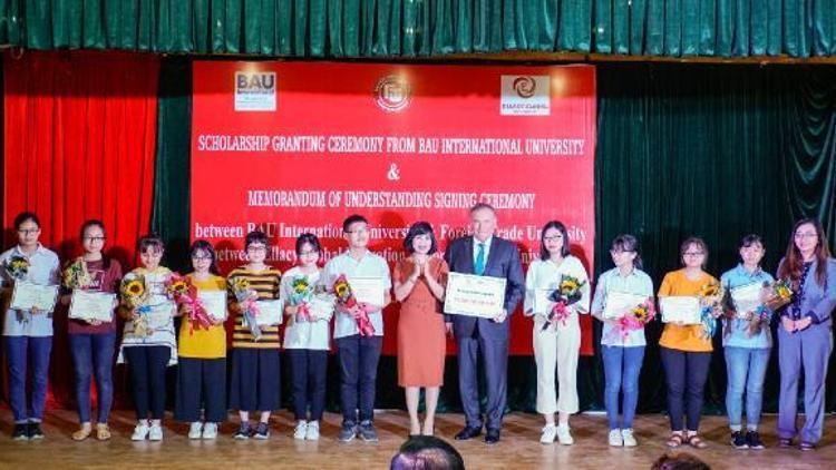 Bahçeşehir Üniversitesi Vietnam’da Bursluluk Sınavını kazananları ödüllendirdi