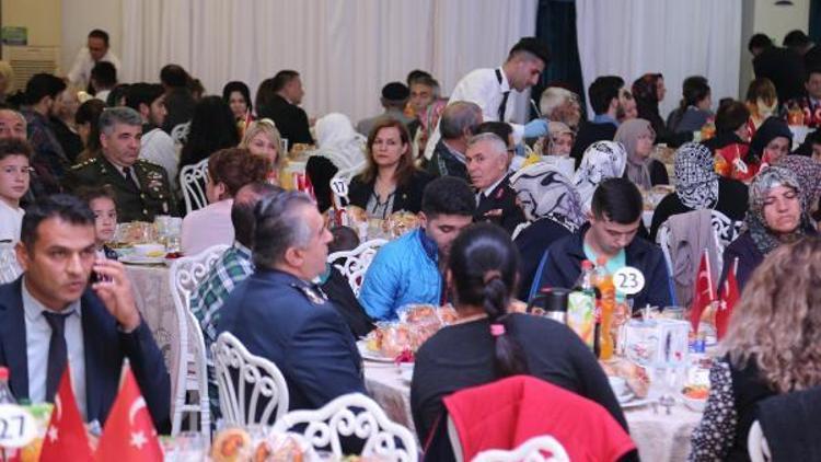 Garnizon komutanlığından şehit ailelerine iftar