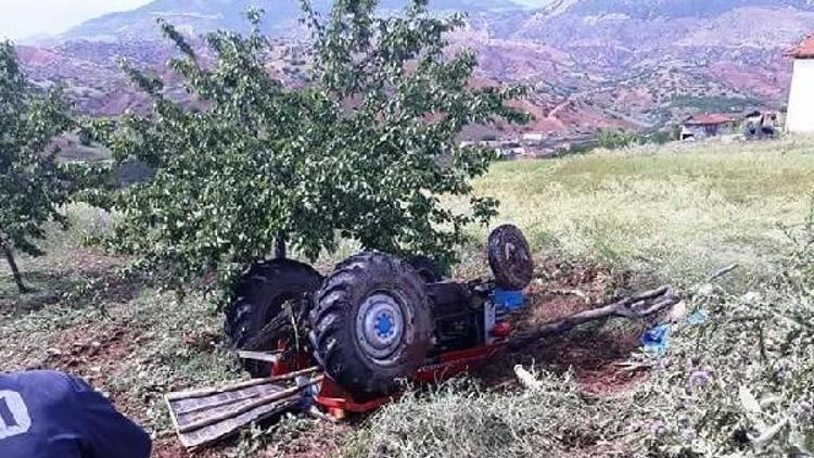 Traktör, kayısı bahçesine devrildi: 1 ölü