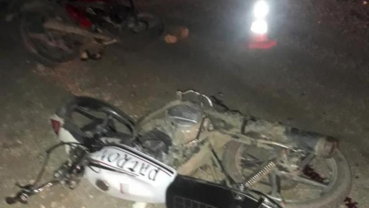 İki motosiklet kafa kafaya çarpıştı: 2 ölü