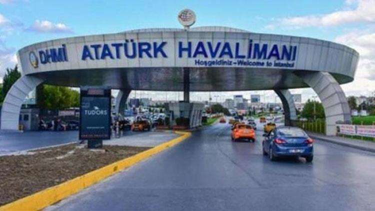 Atatürk Havalimanından kalkan uçak iki kez havadan geri dönünce...