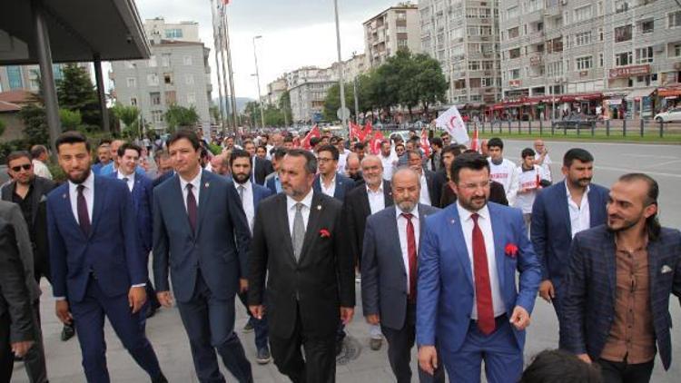 SP milletvekili adayları sevgi yürüyüşü yaptı