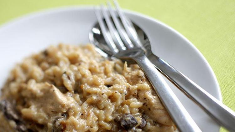 Kızartılmış tavuklu ve karamelize soğanlı risotto tarifi