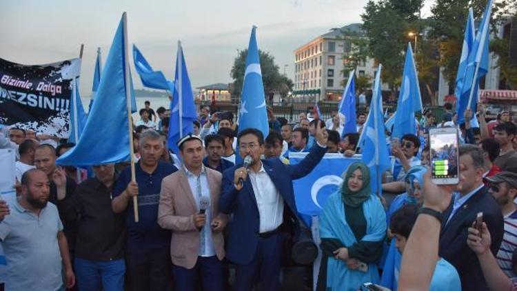 Türkistanlılardan Çin Başkonsolosluğuna iftar protestosu