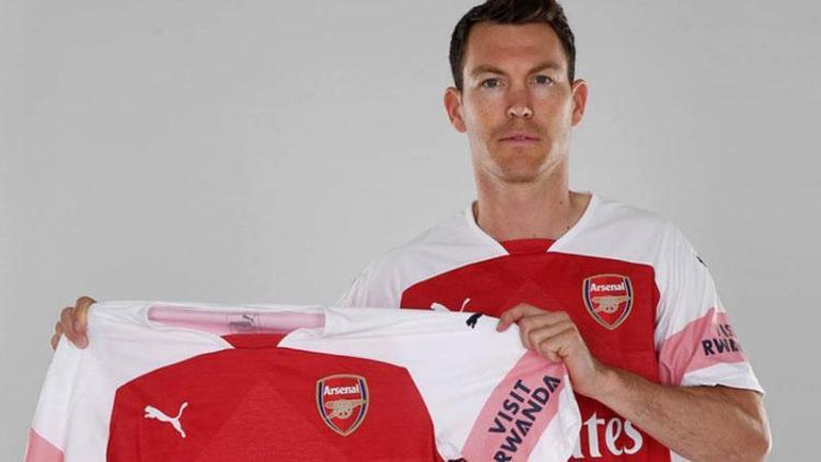 İsviçreli futbolcu Lichtsteiner Arsenalde