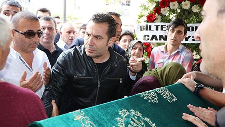 Müzisyen Onurcan Özcan son yolculuğuna uğurlandı