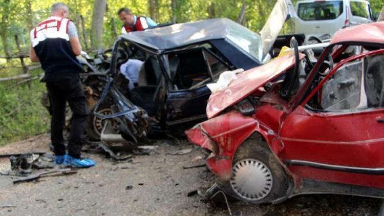 Tokat’ta iki otomobil çarpıştı: 1 ölü, 12 yaralı