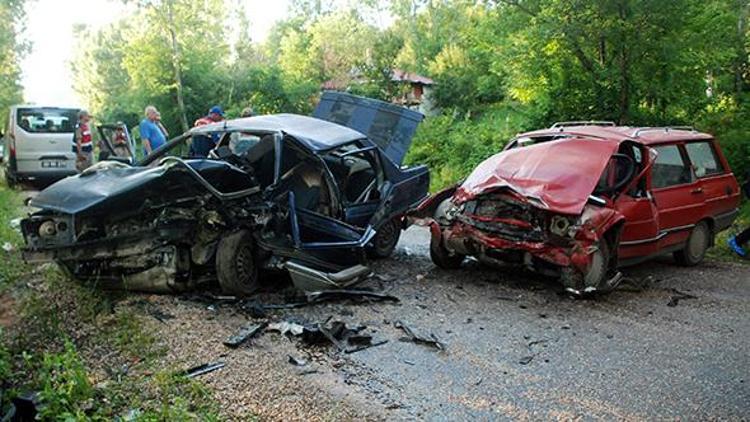 Tokatta iki otomobil çarpıştı: 1 ölü, 12 yaralı