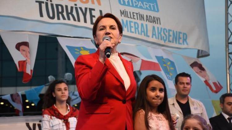 Akşener Gaziosmanpaşada iftar programına katıldı.