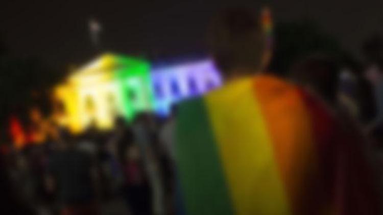 Adalet Divanı’ndan eşcinsel evliliklerde yabancı eşe oturma izni