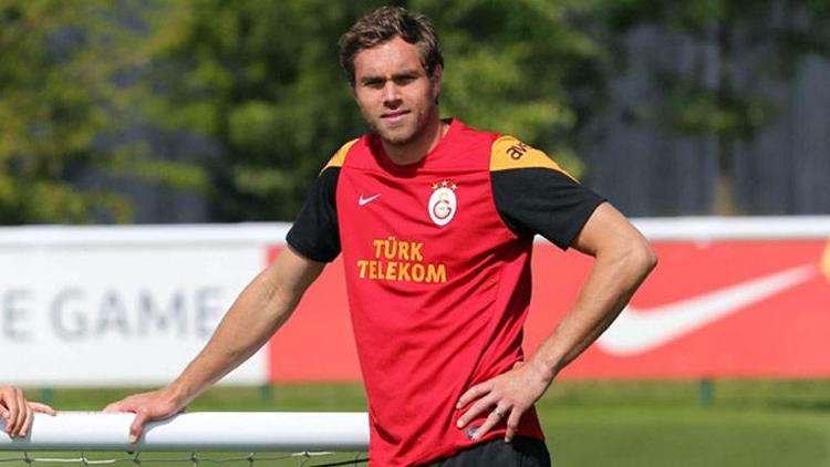 Elmander, Galatasaray için iki ismi izledi