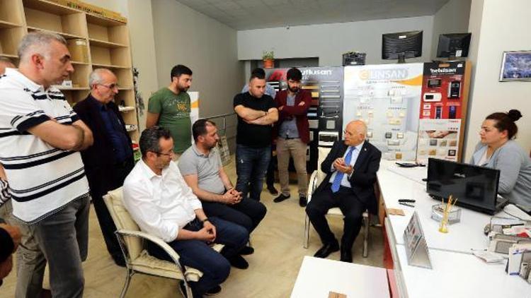 Başkan Yaşar, sel mağduru işletmeleri ziyaret etti