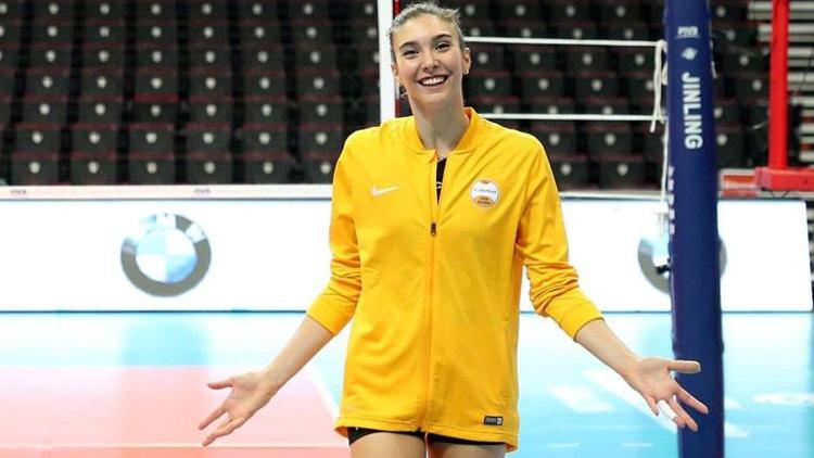 Naz Aydemir Akyoldan voleybola annelik arası