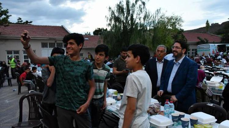 Aksaray Belediyesi iftar programları sürüyor