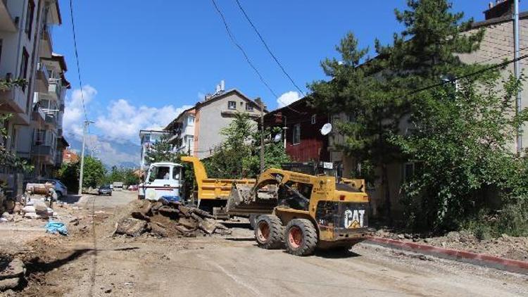 Seydişehirde asfalt ve tretuvar çalışmaları sürüyor